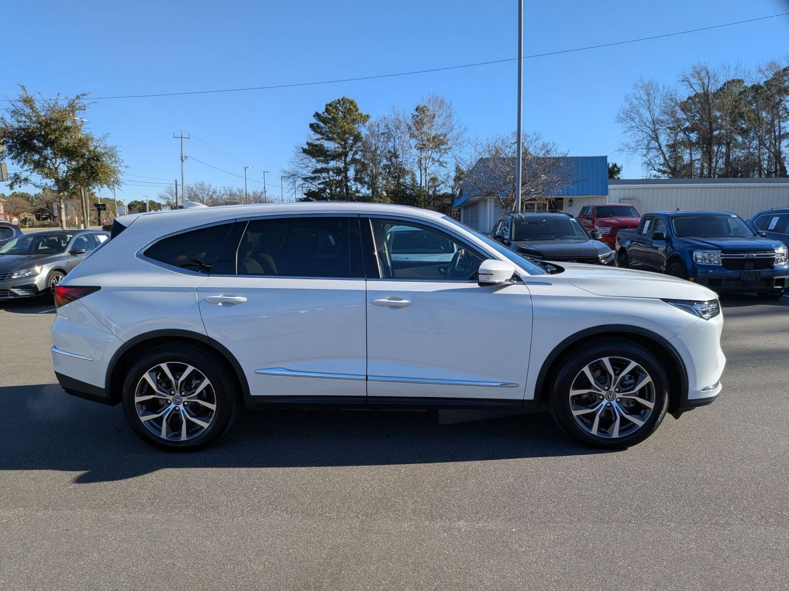 Used 2023 Acura MDX SH-AWD w/ Technology Package image 2