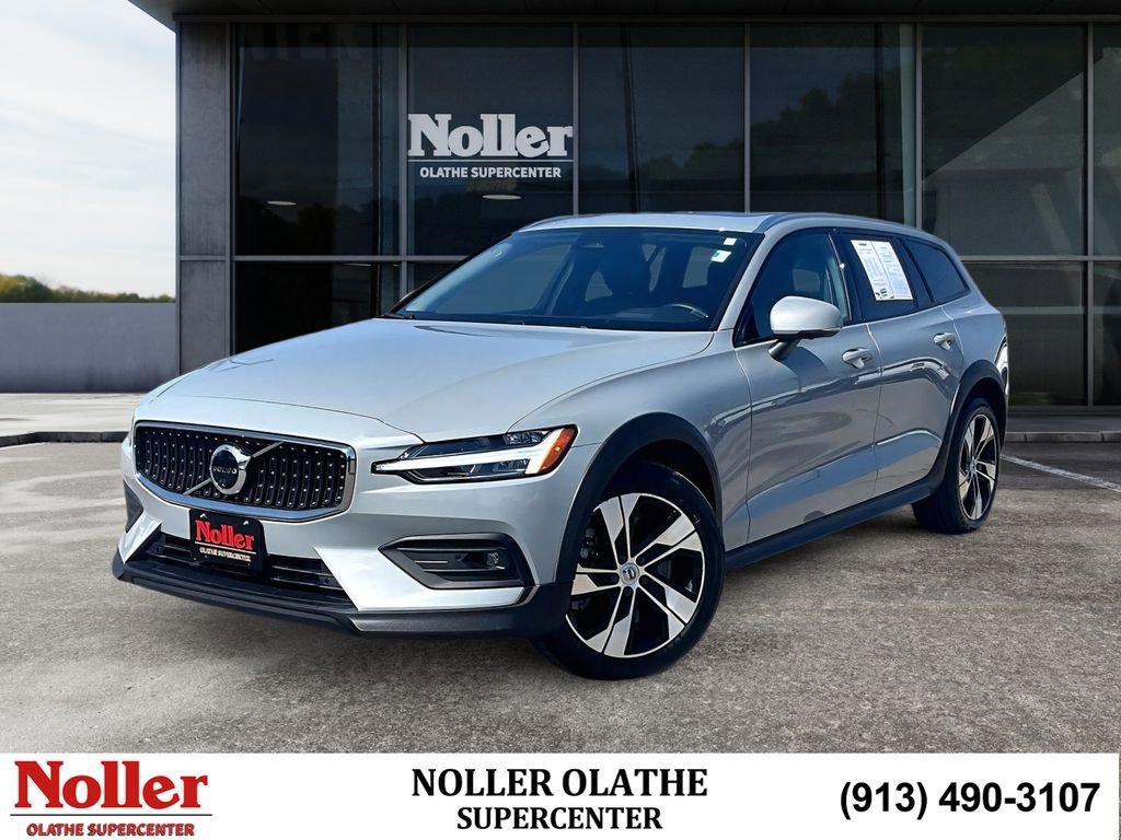 Used 2024 Volvo V60 B5 Cross Country Plus image 1