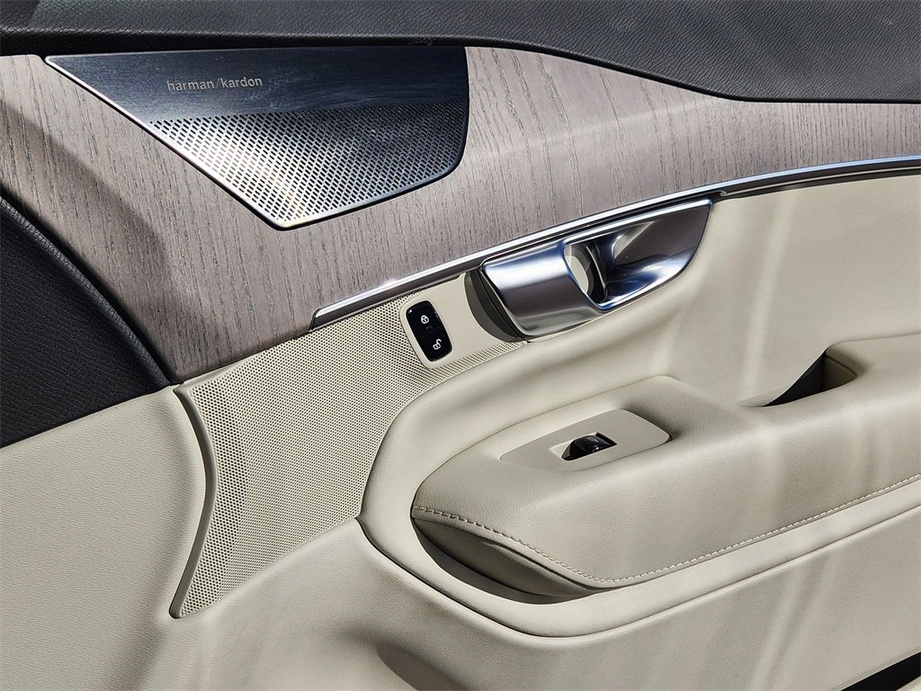 Used 2023 Volvo XC90 B6 Plus w/ Protection Package Premier image 21