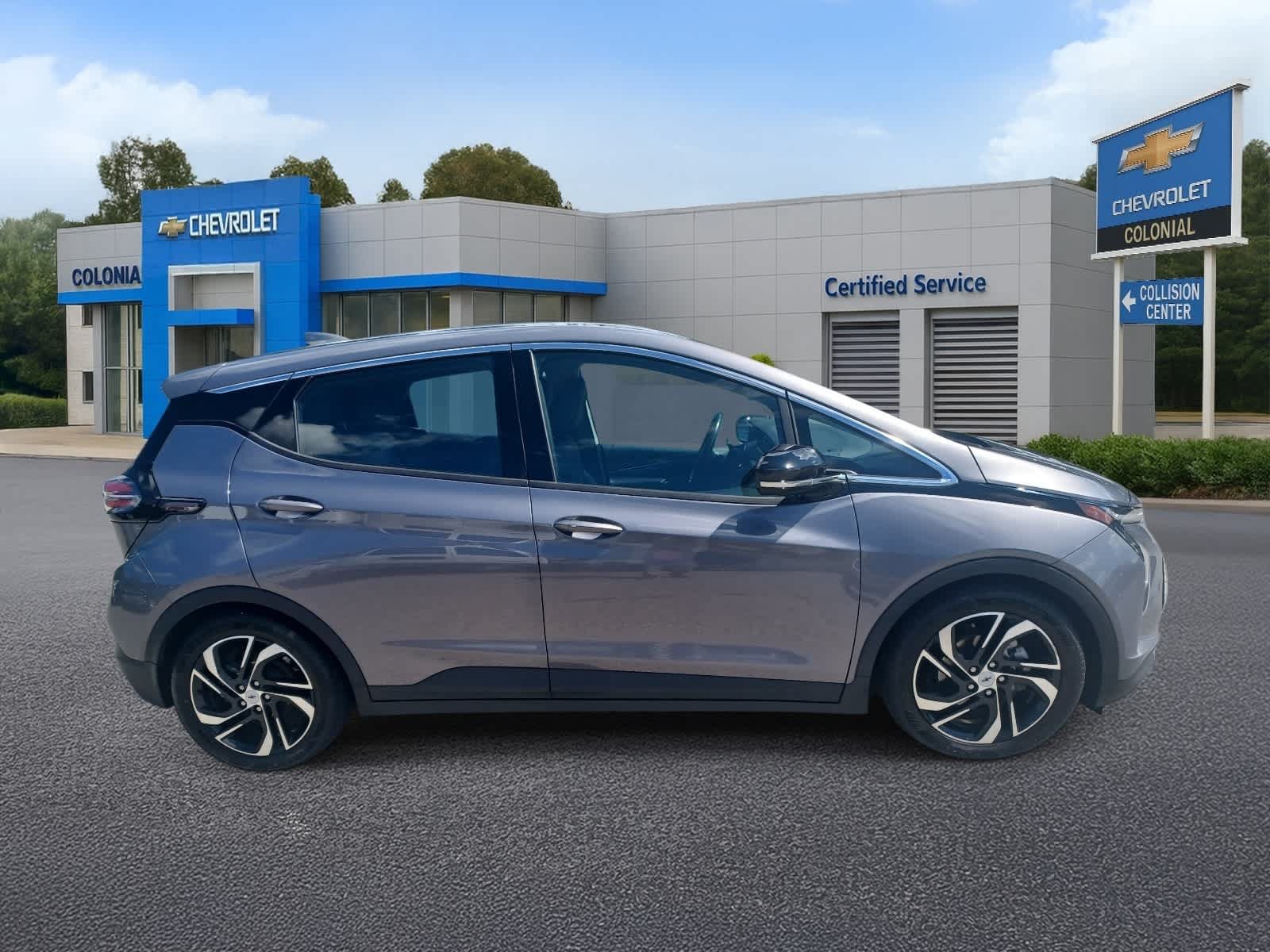 Used 2022 Chevrolet Bolt LT w/ Infotainment Package FWD image 3