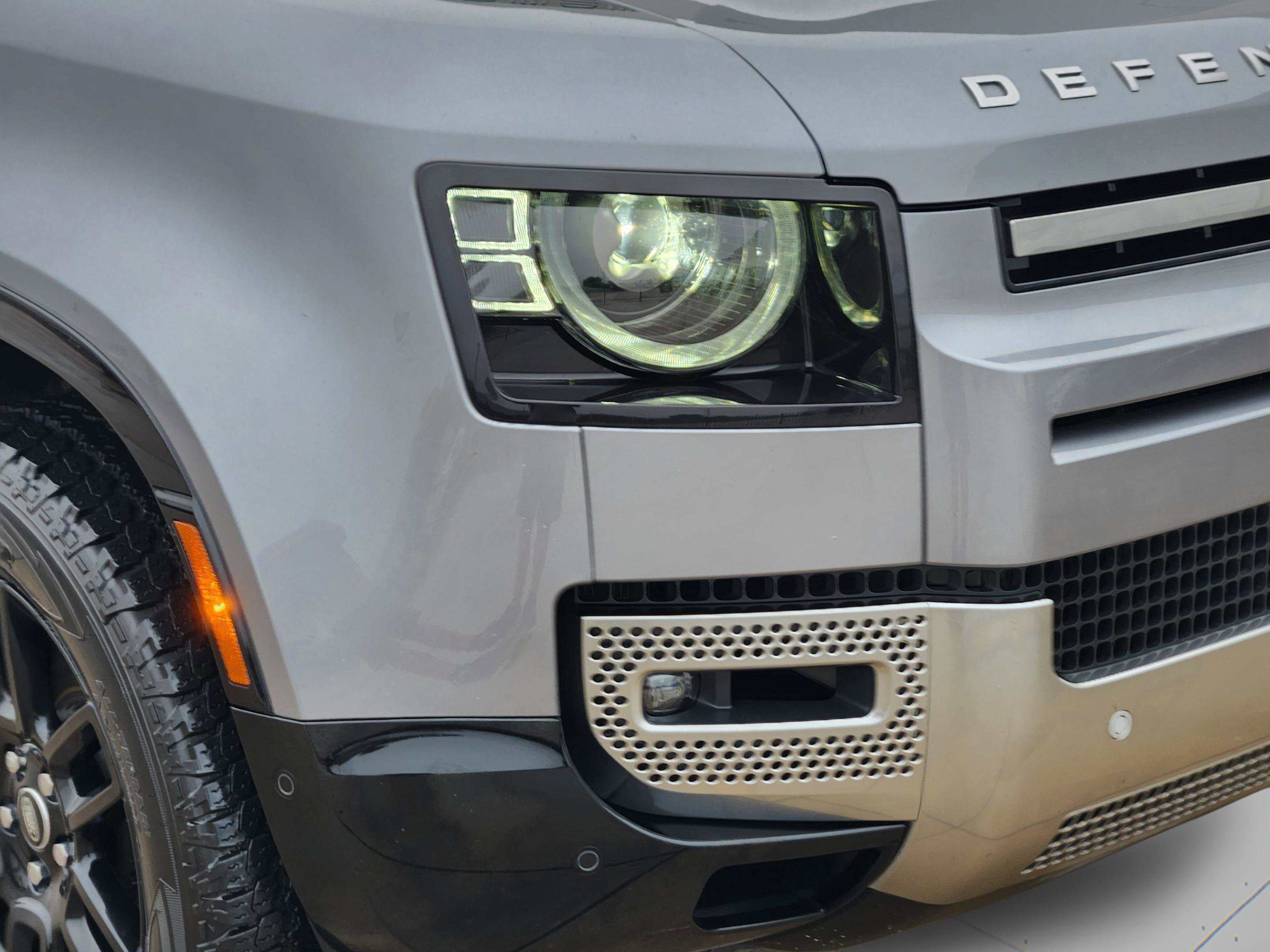 Certified 2023 Land Rover Defender 110 SE AWD/4WD image 30