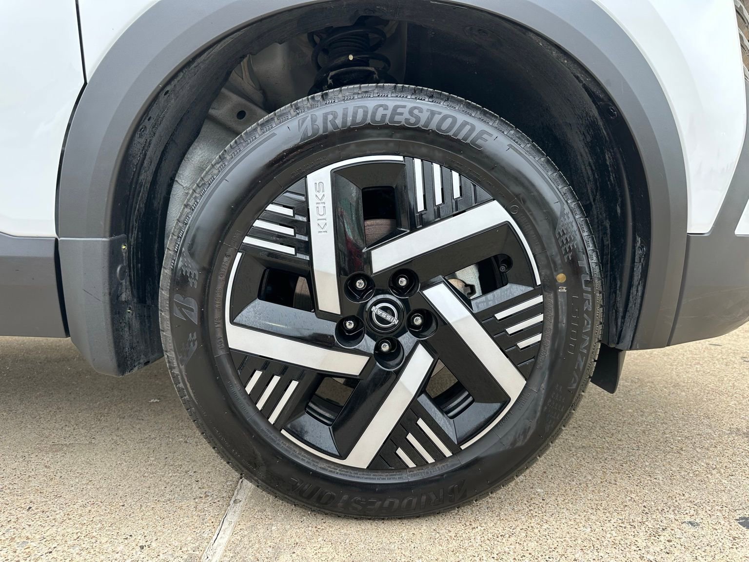 Used 2026 Nissan Kicks SV image 9