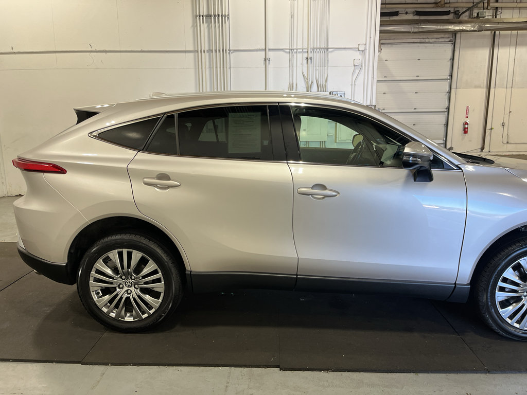 Used 2022 Toyota Venza Limited AWD/4WD image 4