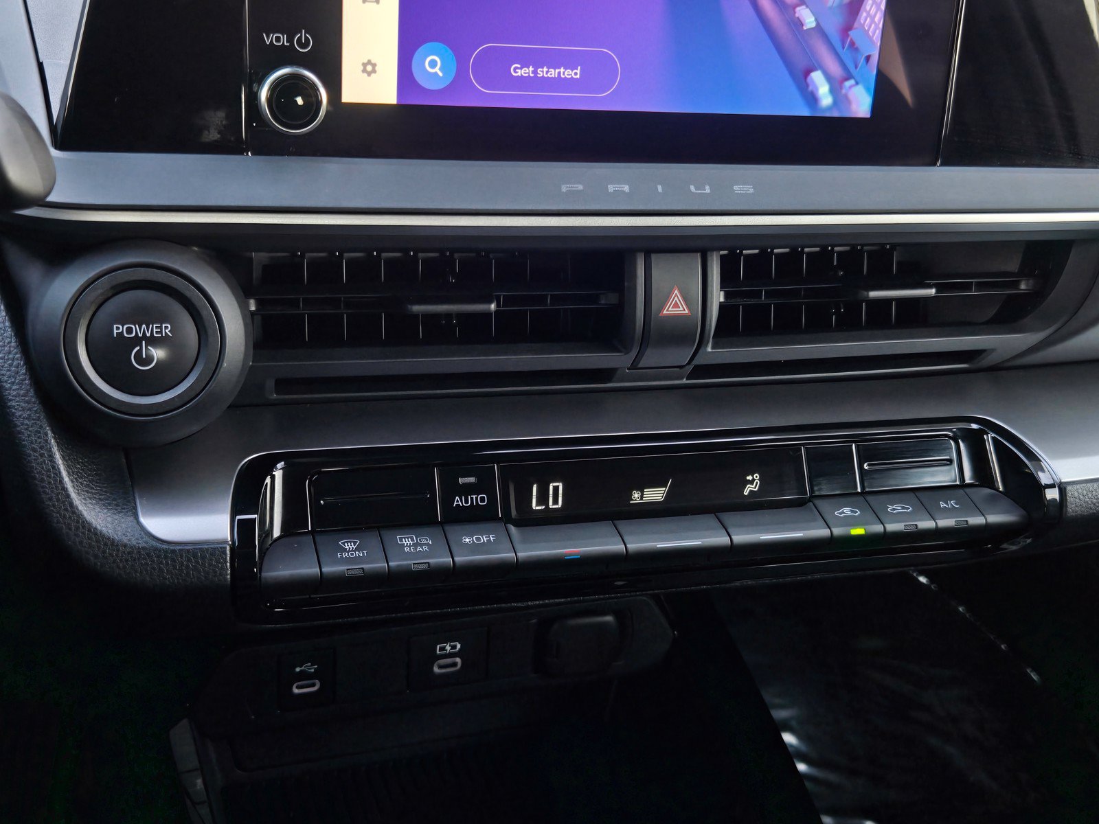 Certified 2025 Toyota Prius LE FWD image 18