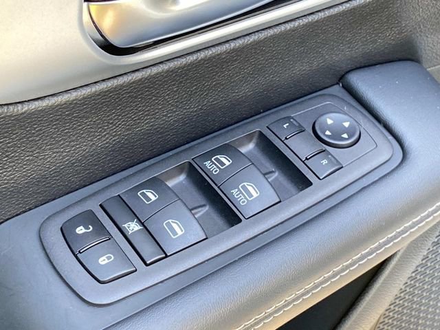 Used 2023 Chrysler Pacifica Touring-L w/ S Appearance Package image 14