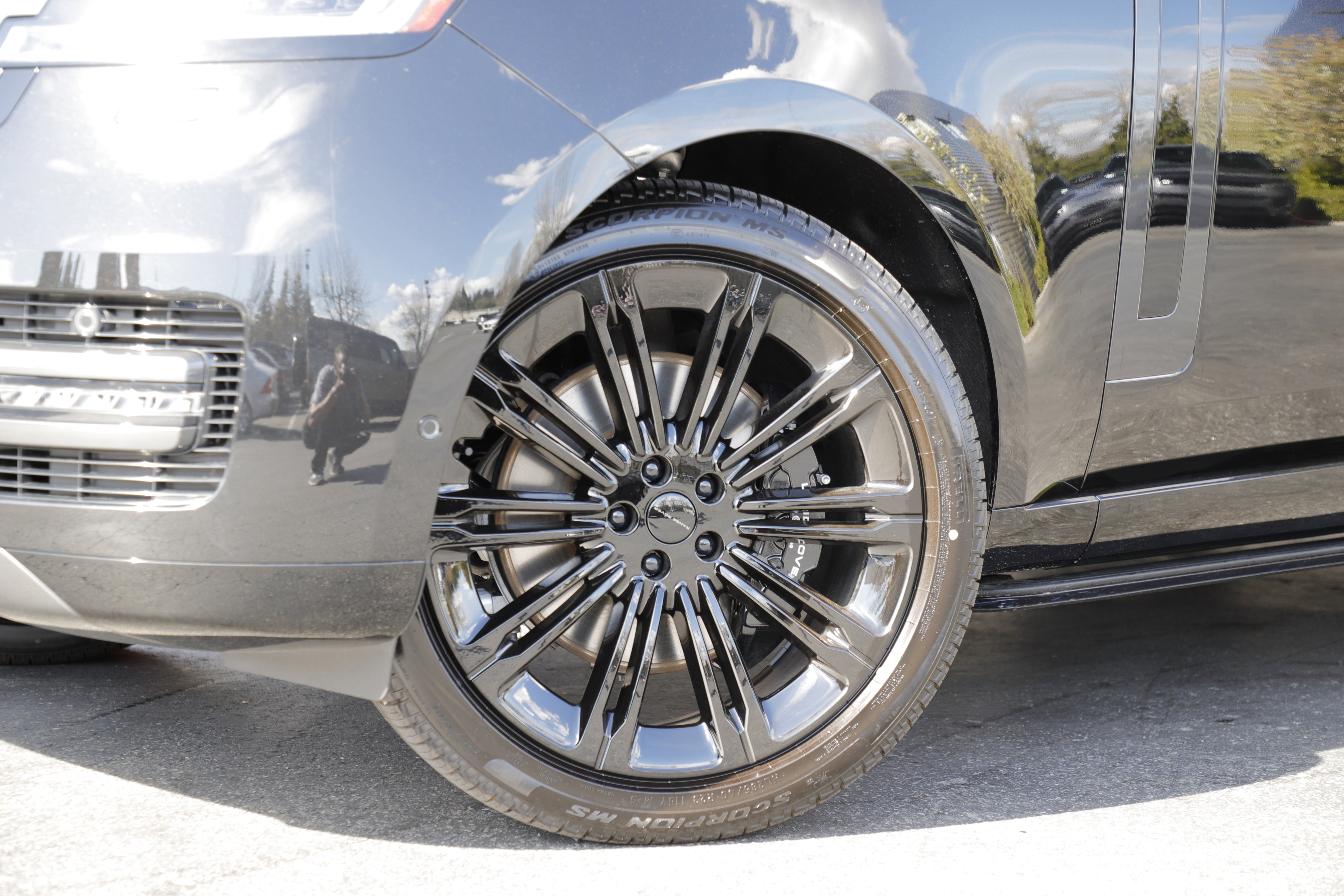 New 2026 Land Rover Range Rover Long Wheelbase SE AWD/4WD image 2