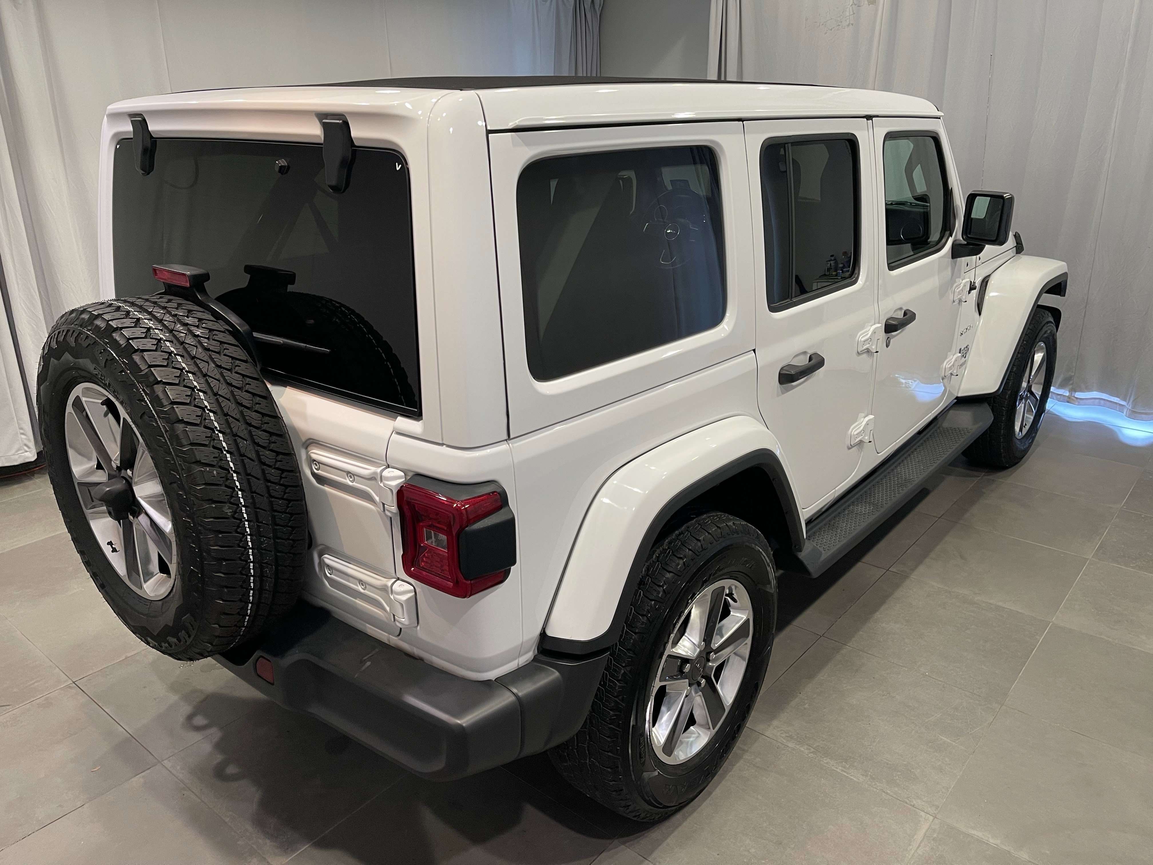 Used 2020 Jeep Wrangler Unlimited Sahara AWD/4WD image 7