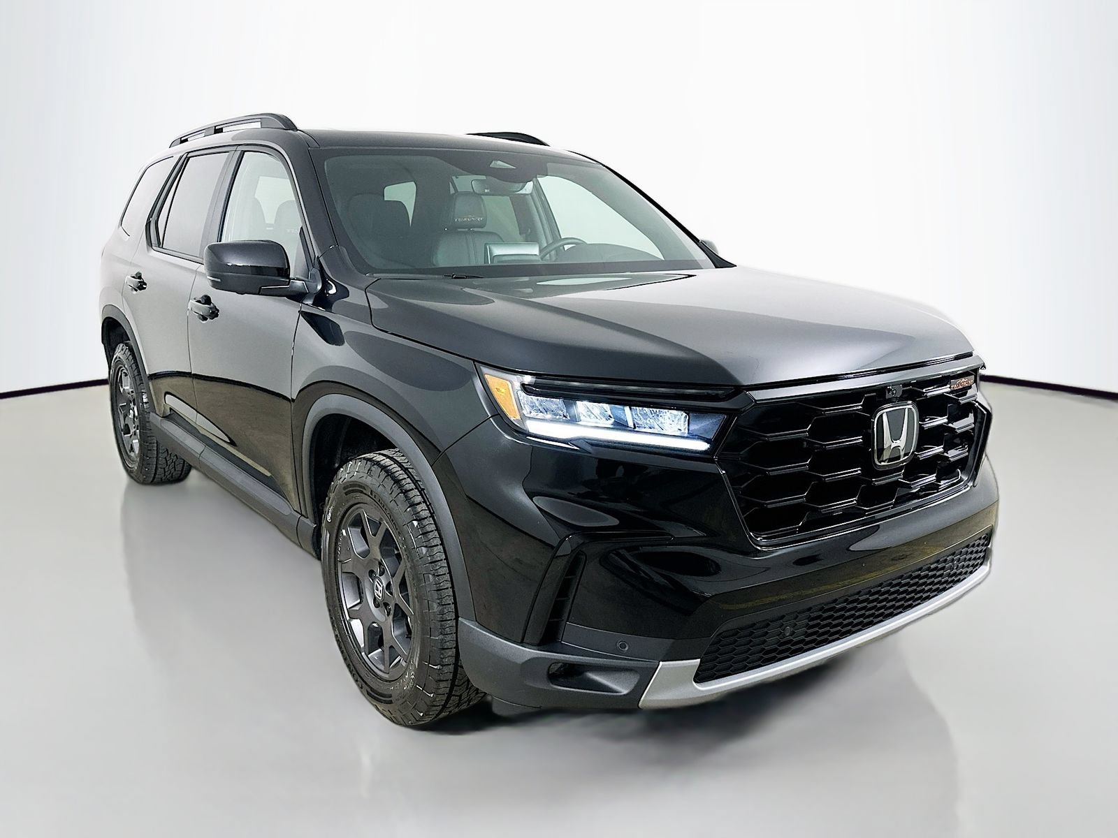 Used 2024 Honda Pilot TrailSport image 3