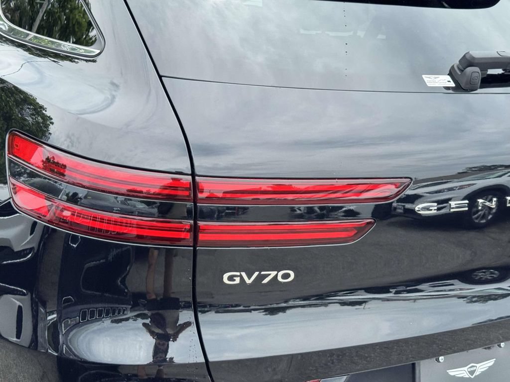 Certified 2026 Genesis GV70 2.5T Advanced AWD/4WD image 11
