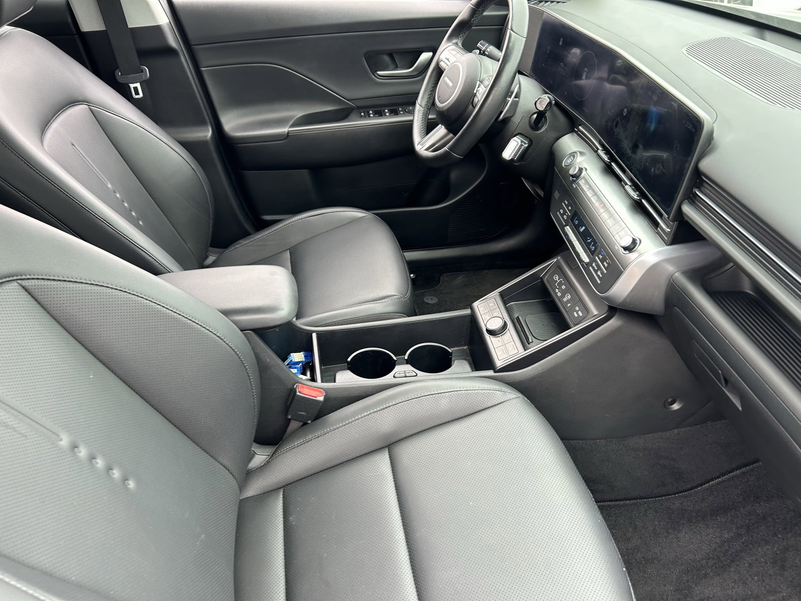 Used 2024 Hyundai Kona Limited FWD image 11