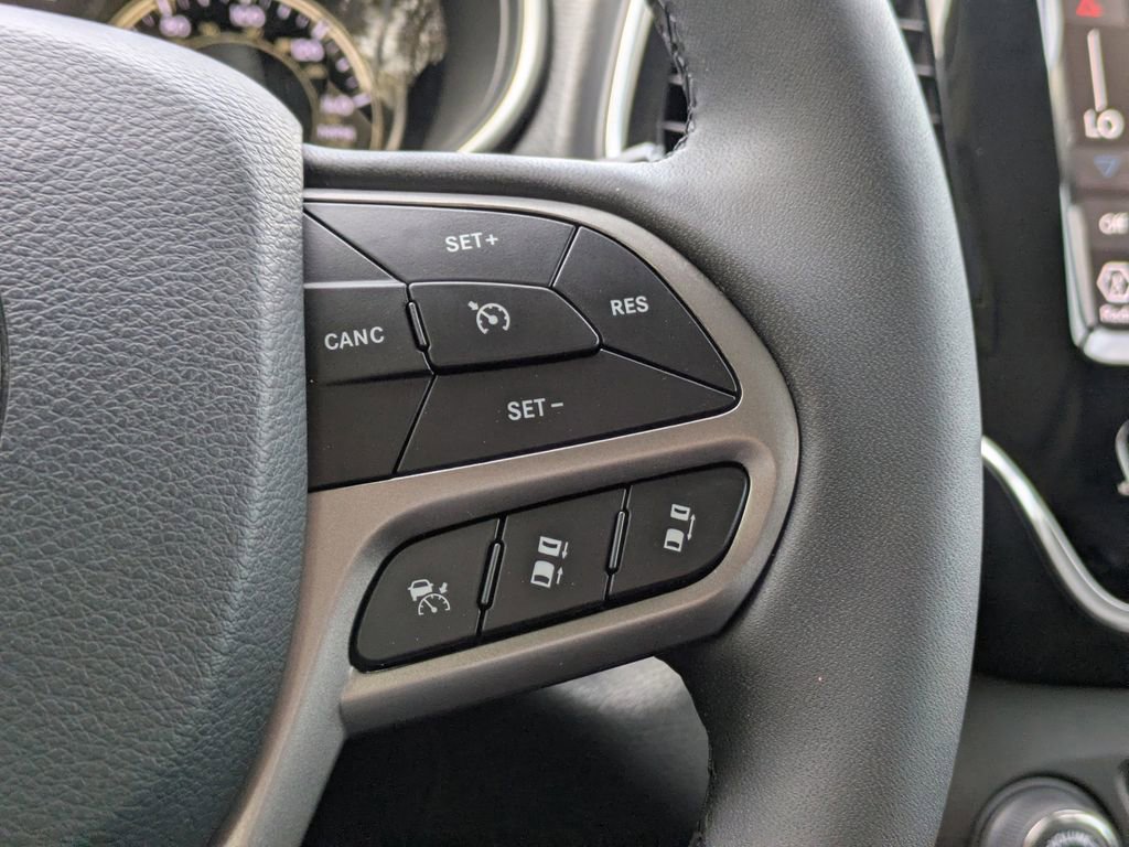 Used 2022 Jeep Cherokee Limited image 28