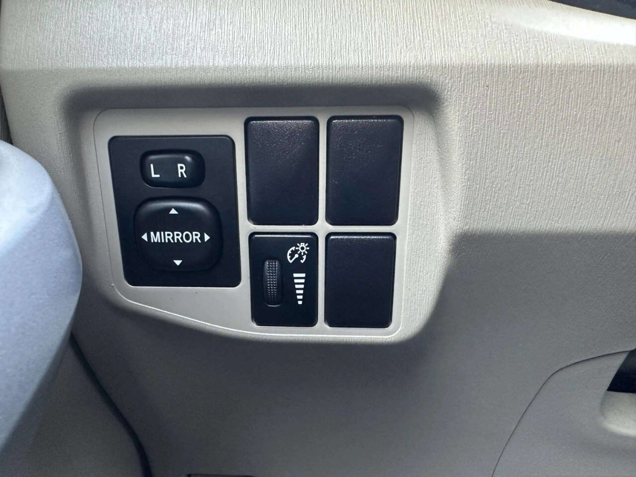 Used 2010 Toyota Prius II 4dr Hatchback image 25