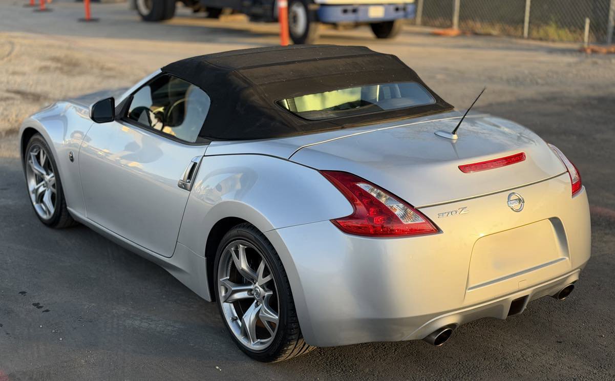 Used 2011 Nissan 370Z Touring w/ Sport Pkg image 11
