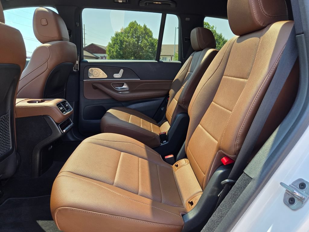 Used 2024 Mercedes-Benz GLS 450 4MATIC image 4