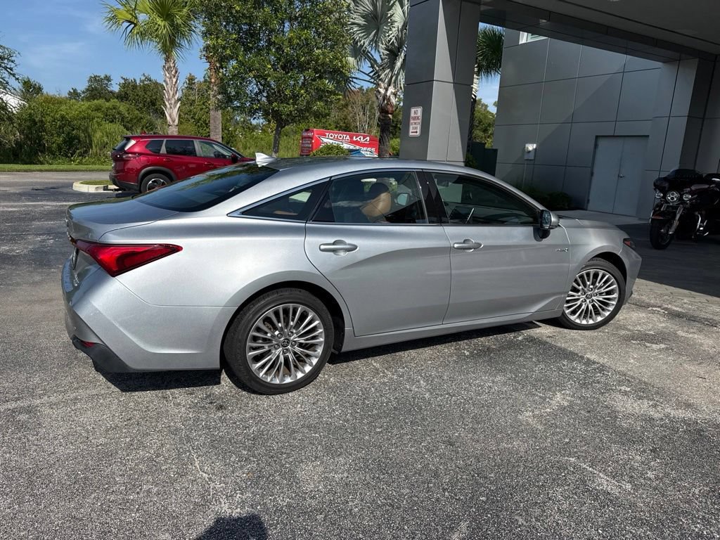 Certified 2020 Toyota Avalon Limited w/ Advanced Safety Package FWD image 3