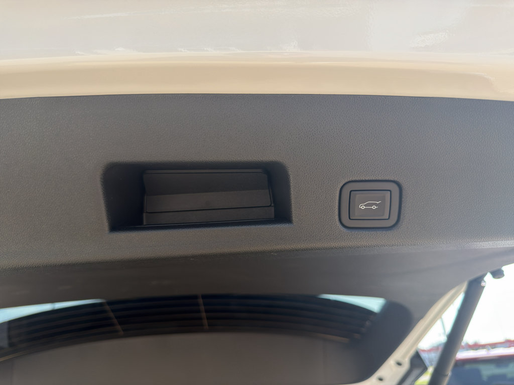 Used 2025 GMC Acadia Elevation FWD image 33
