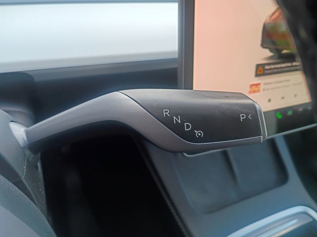 Used 2022 Tesla Model Y Long Range image 10