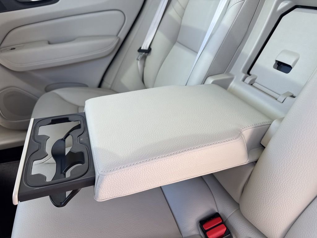 Used 2023 Volvo XC60 B5 Plus w/ Protection Package Premier image 15