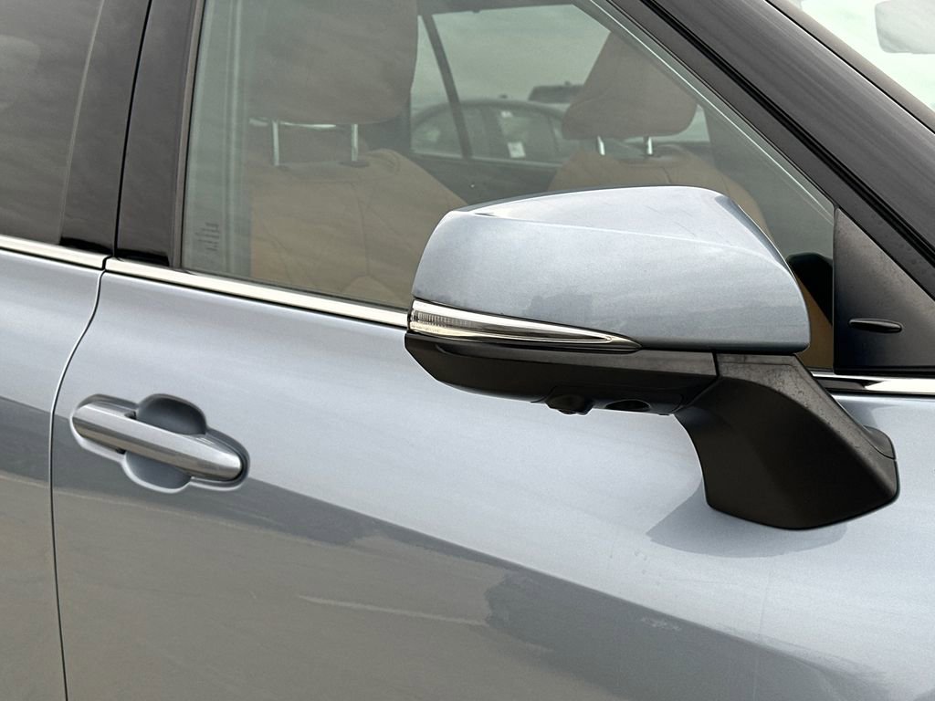 Used 2023 Toyota Highlander Platinum image 10