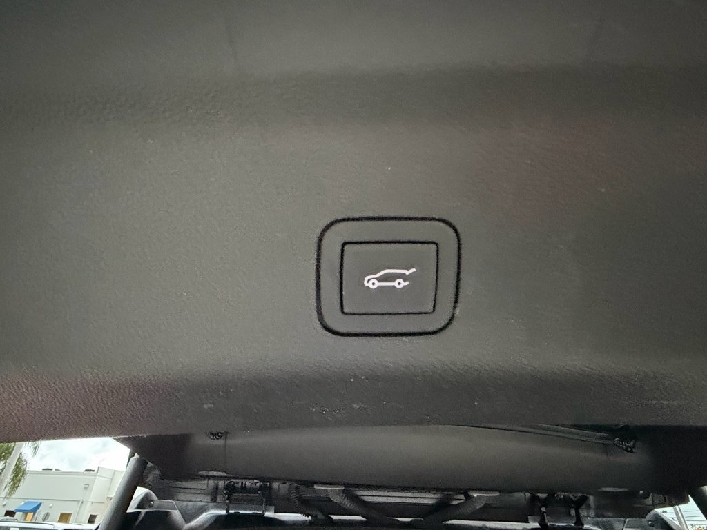 Used 2025 Chevrolet Tahoe Premier RWD image 16