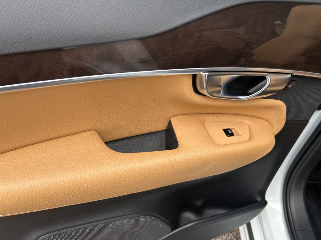 Used 2019 Volvo XC90 T6 Momentum w/ Advanced Package image 18