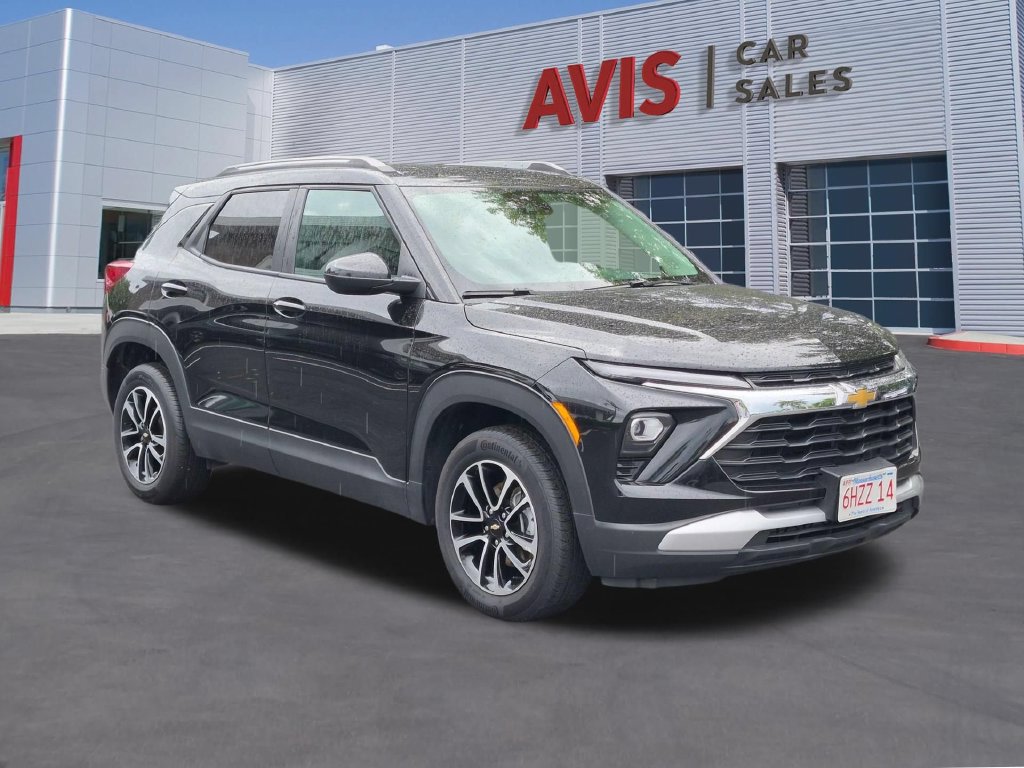 Used 2025 Chevrolet TrailBlazer LT AWD/4WD image 3