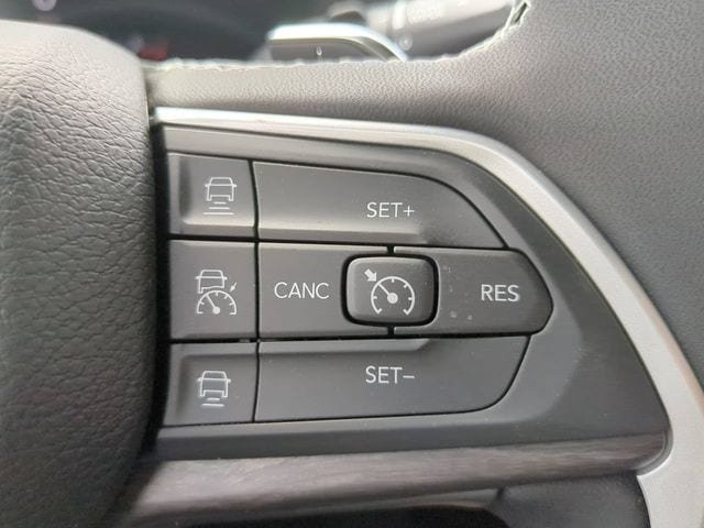 Used 2023 Jeep Grand Cherokee L Limited w/ Luxury Tech Group II AWD/4WD image 26