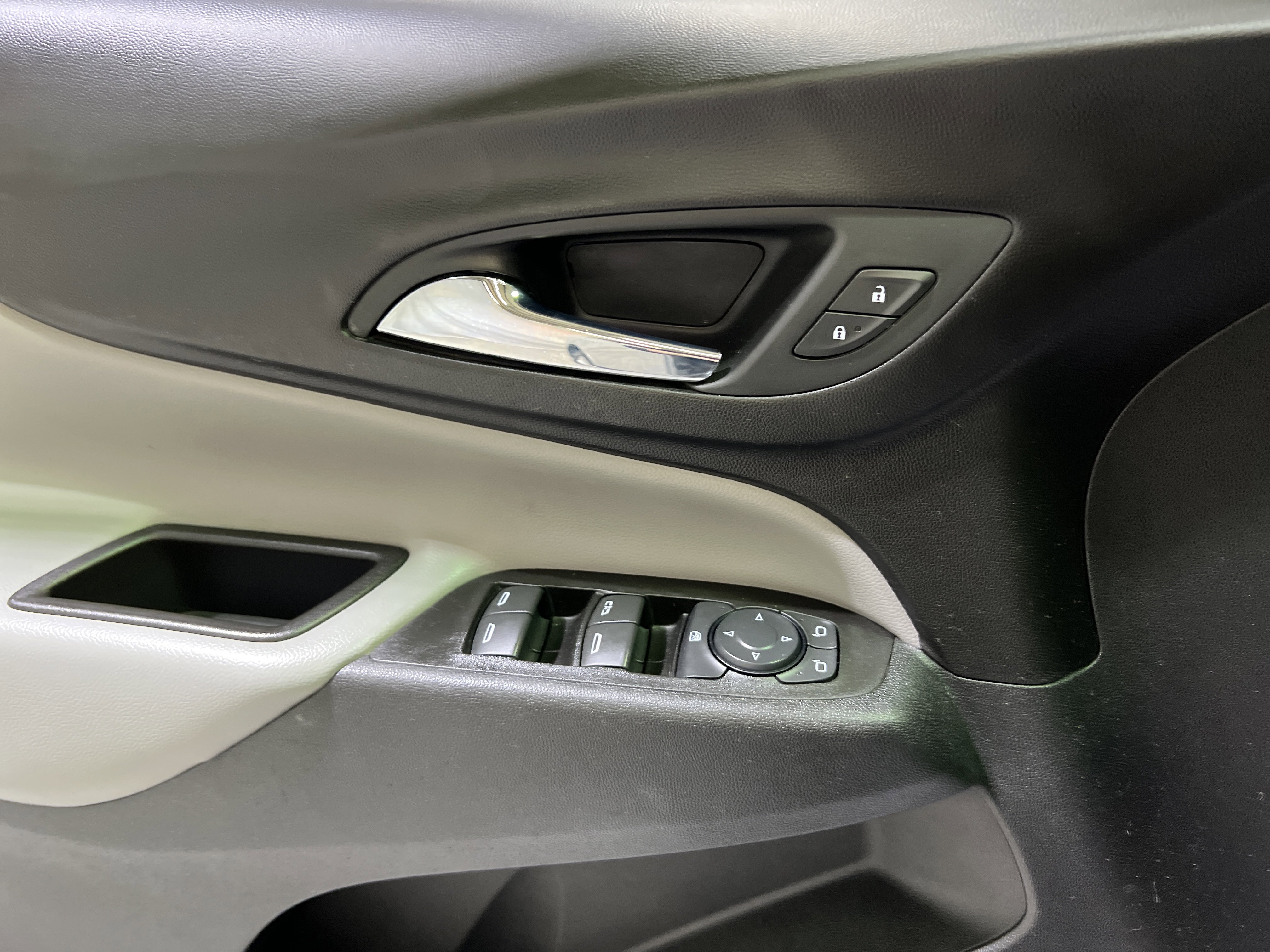 Certified 2020 Chevrolet Equinox LS w/ LS Convenience Package image 24