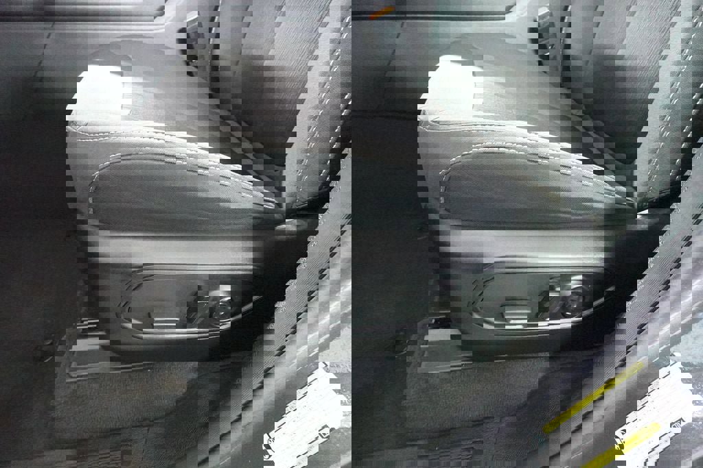 Used 2022 Jeep Grand Cherokee L Laredo w/ Luxury Tech Group I image 11