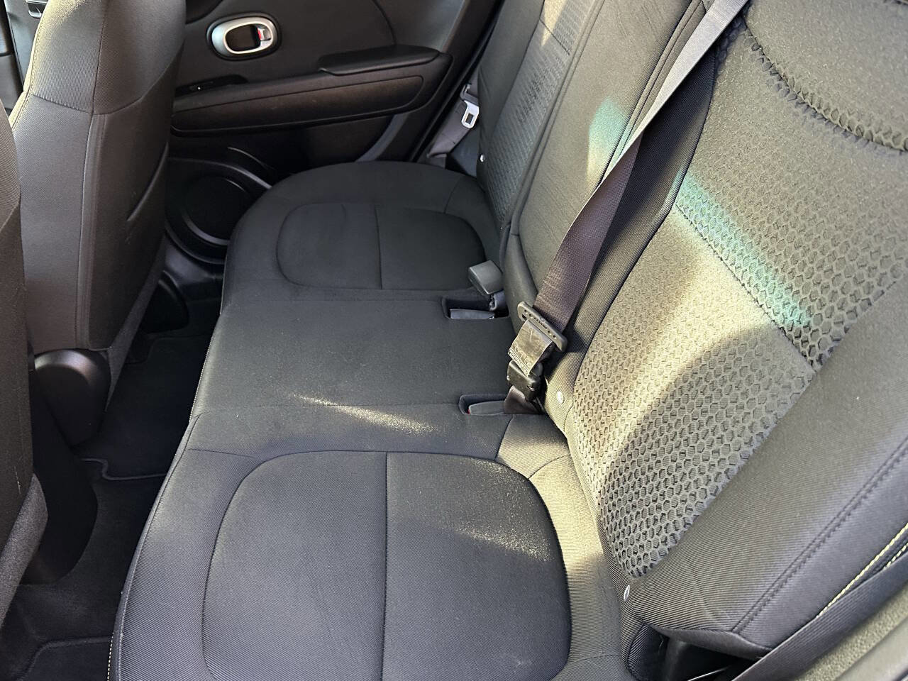 Used 2016 Kia Soul + image 12