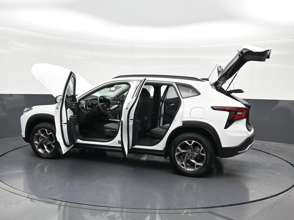 Used 2025 Chevrolet Trax LT FWD image 40