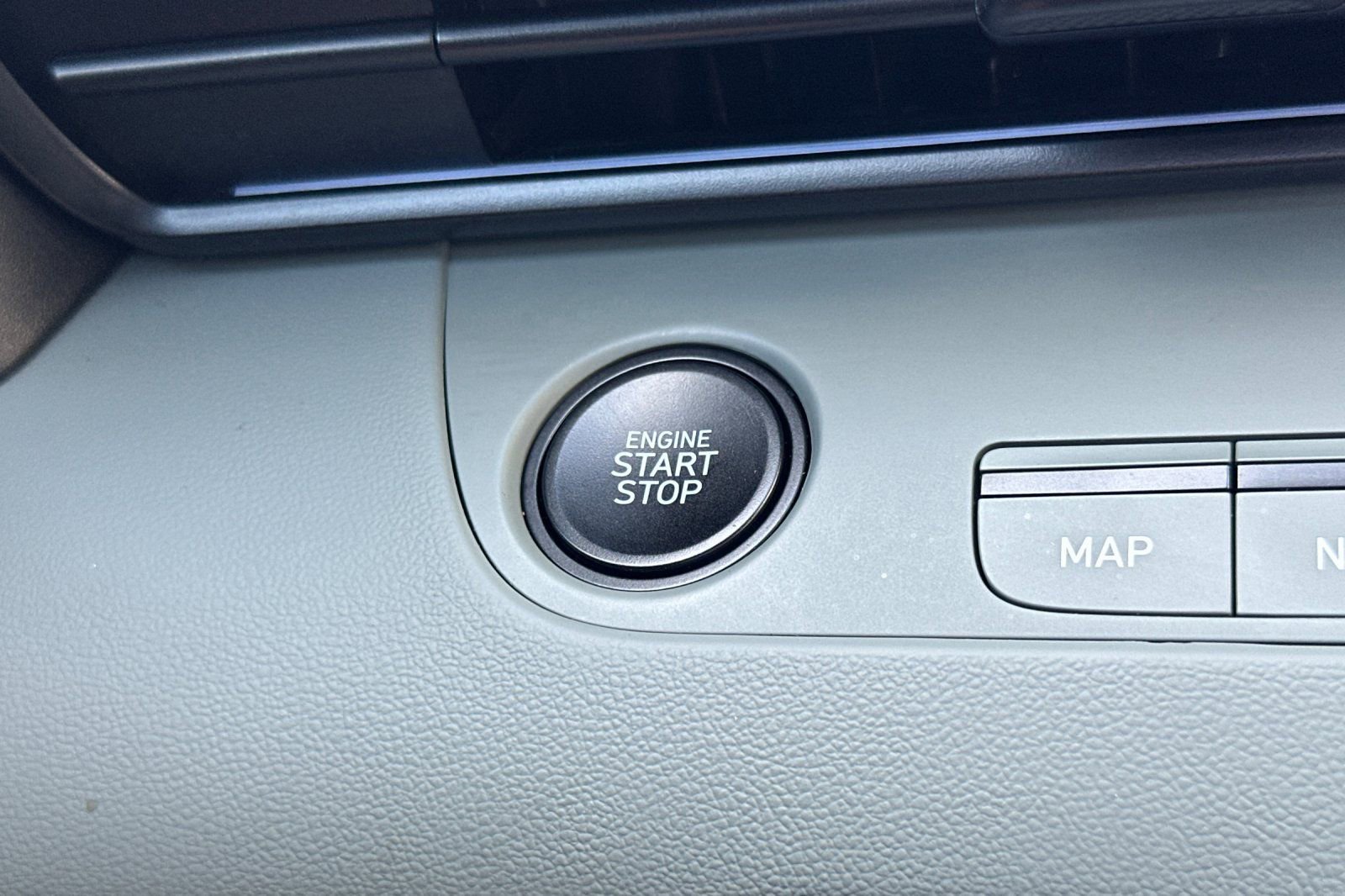 Certified 2025 Hyundai Elantra Limited image 25