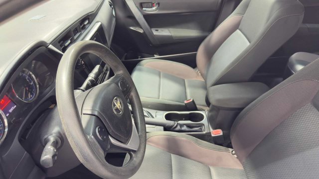 Used 2018 Toyota Corolla LE FWD image 21