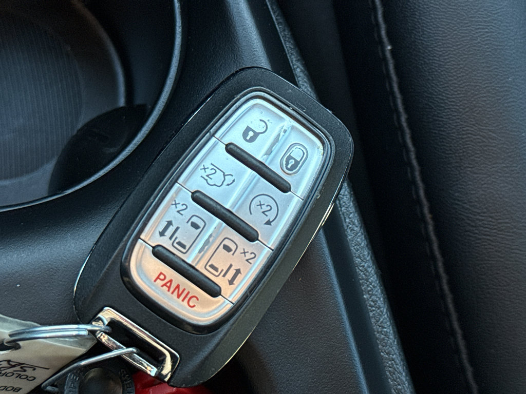 Used 2025 Chrysler Pacifica Select FWD image 37