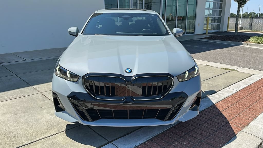 Used 2026 BMW 530i w/ M Sport Package RWD image 2