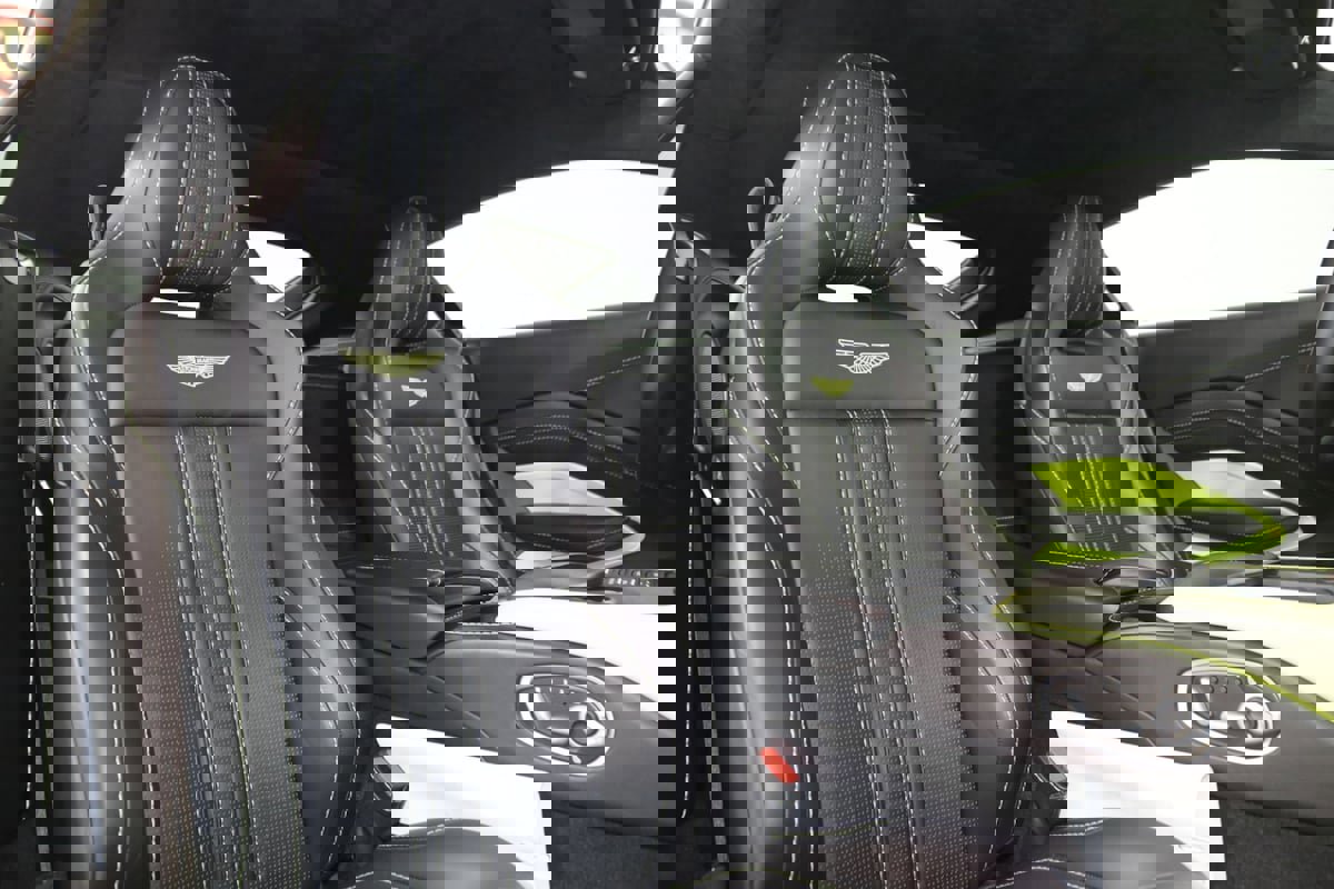 Used 2019 Aston Martin V8 Vantage Coupe RWD image 14