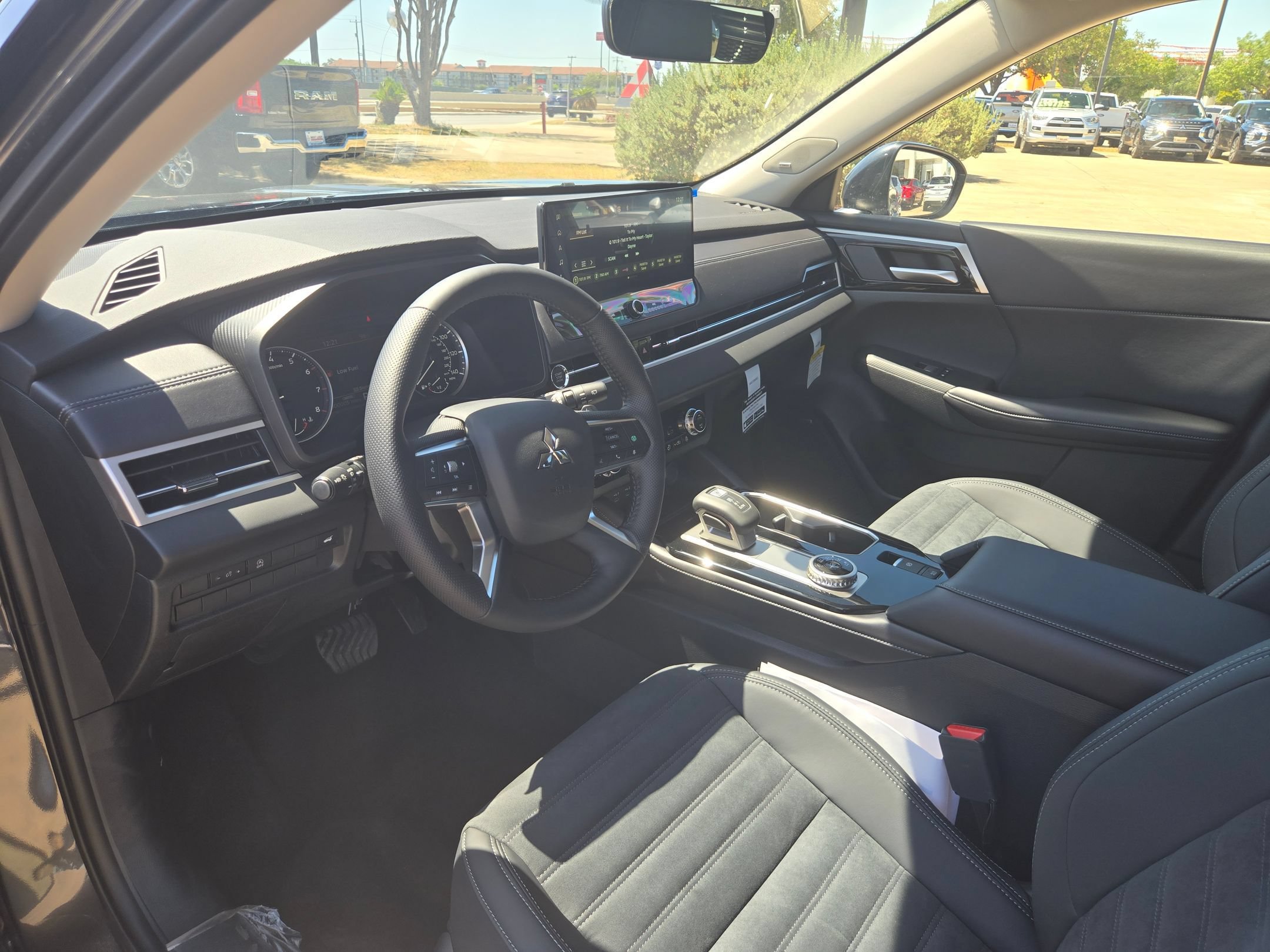 New 2026 Mitsubishi Outlander SE FWD image 10