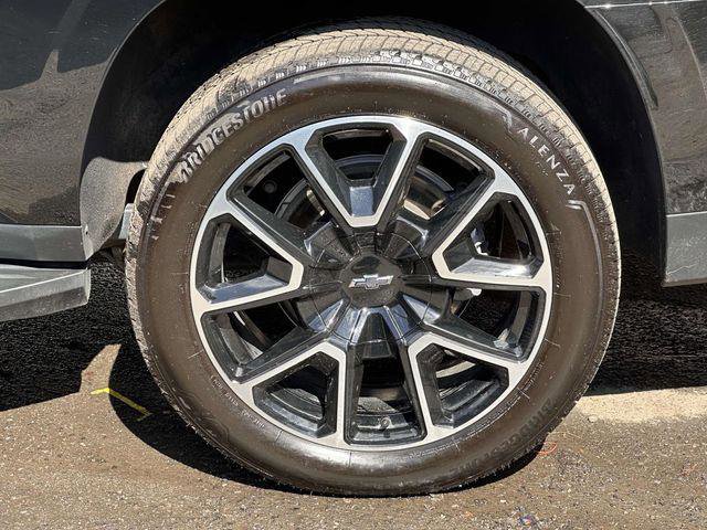 Used 2025 Chevrolet Suburban RST w/ Comfort Package AWD/4WD image 10