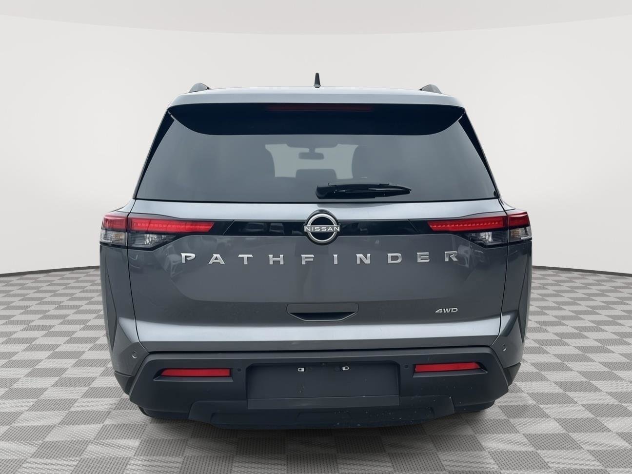 Used 2025 Nissan Pathfinder SV image 4