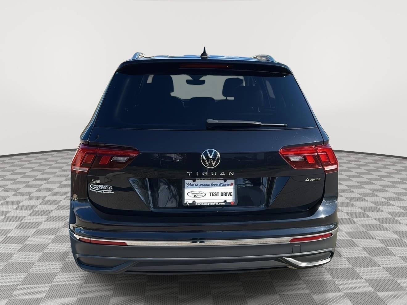 Used 2023 Volkswagen Tiguan SE AWD/4WD image 6