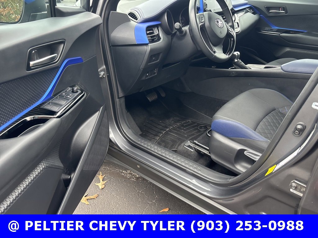 Used 2022 Toyota C-HR XLE image 10