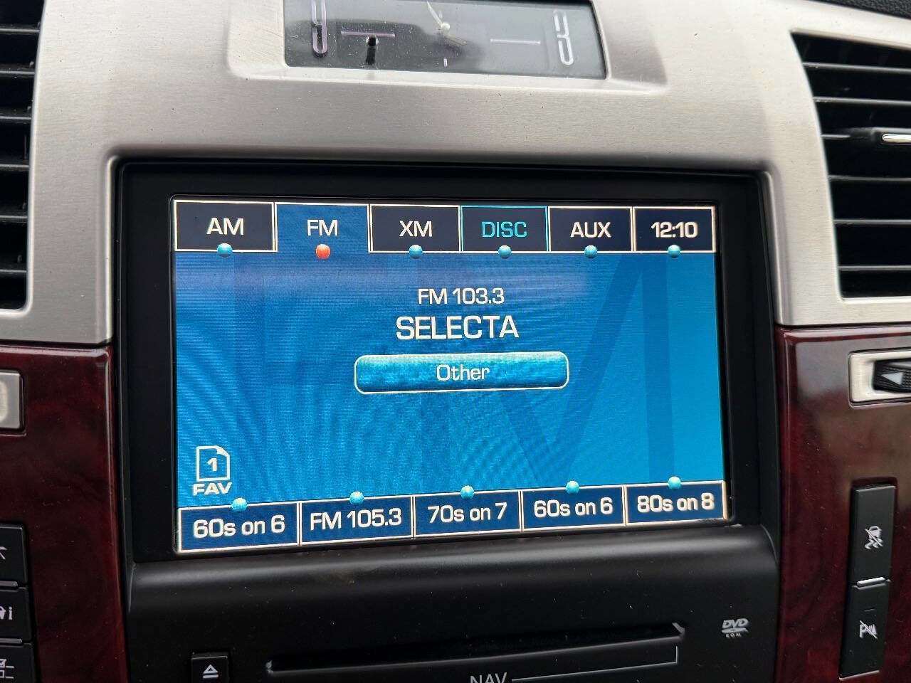 Used 2009 Cadillac Escalade AWD image 16