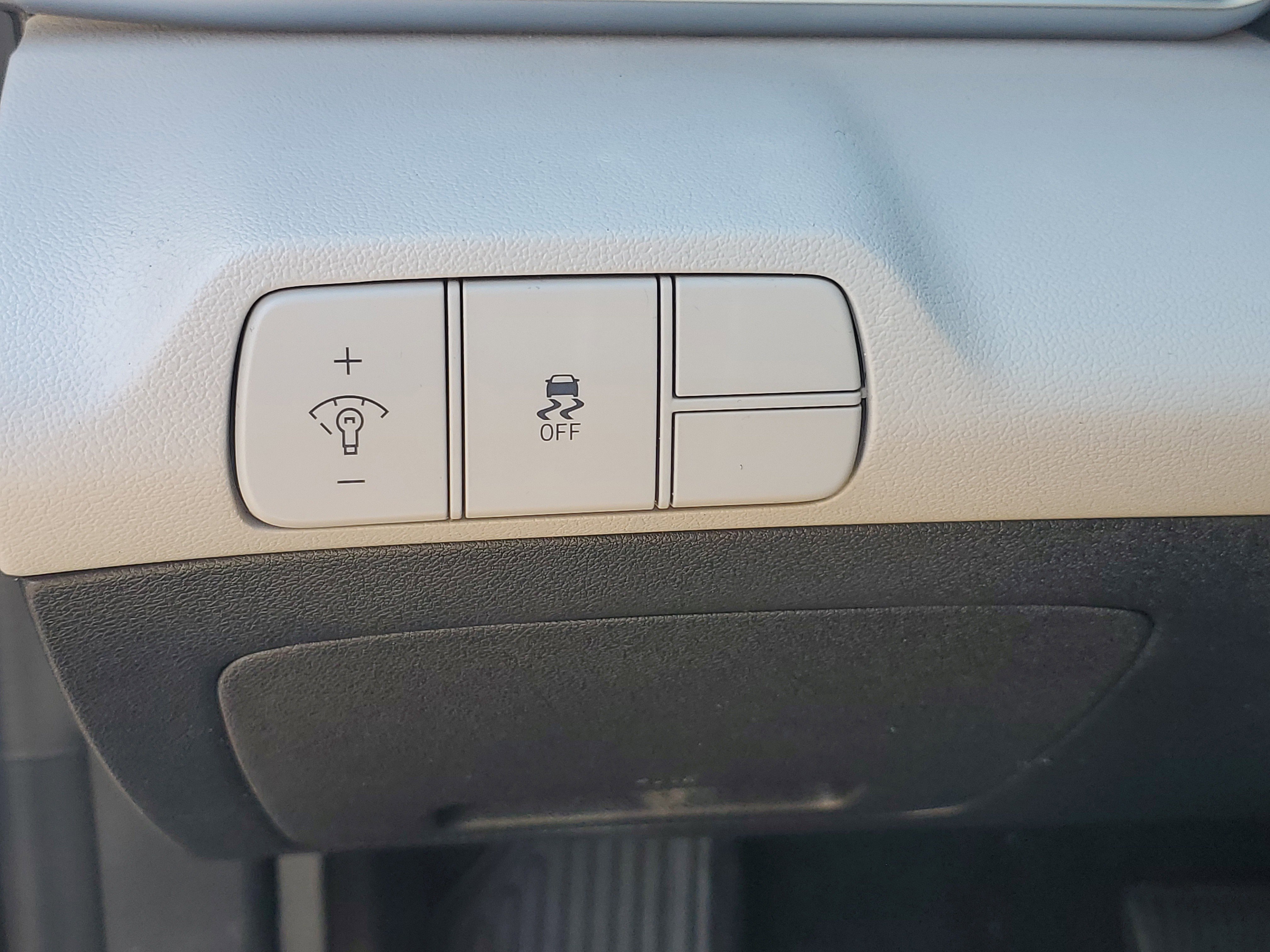 Used 2024 Hyundai Elantra Limited image 26