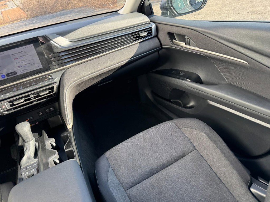 Certified 2025 Toyota Camry Hybrid image 15