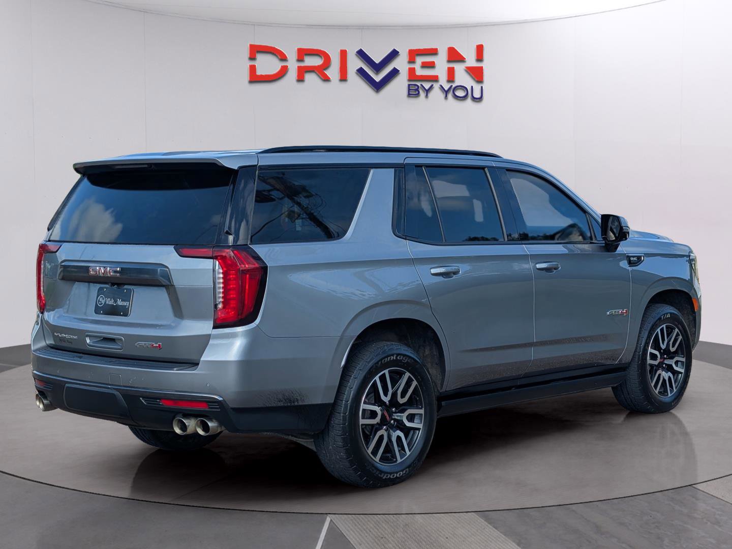 Used 2023 GMC Yukon AT4 w/ Technology Package AWD/4WD image 5