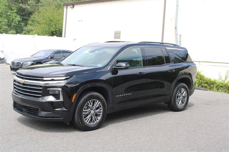 Used 2026 Chevrolet Traverse LT FWD image 4