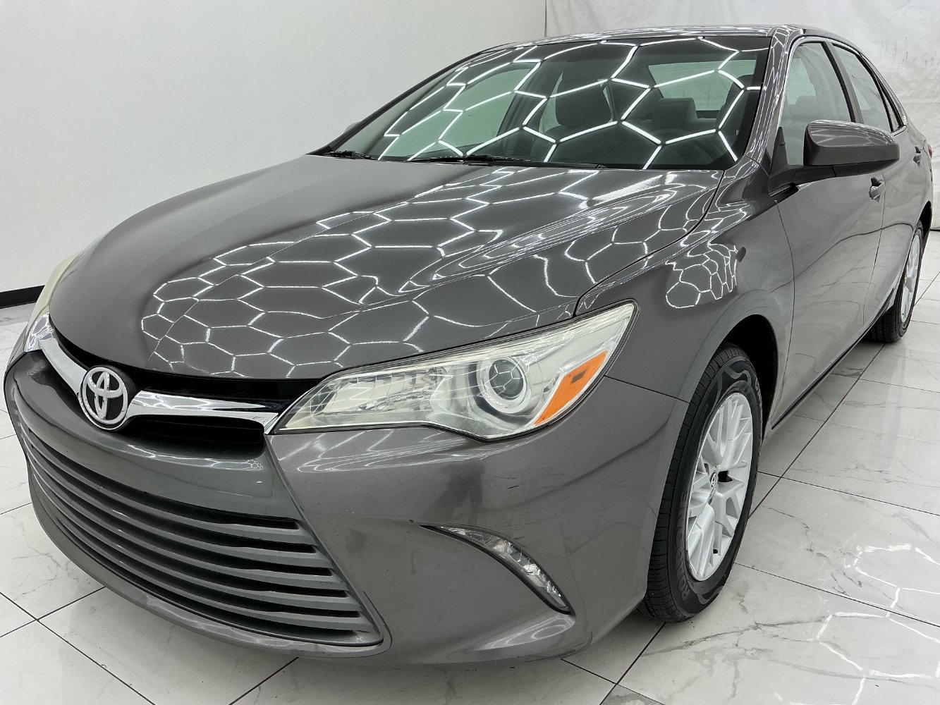 Used 2016 Toyota Camry LE FWD image 1