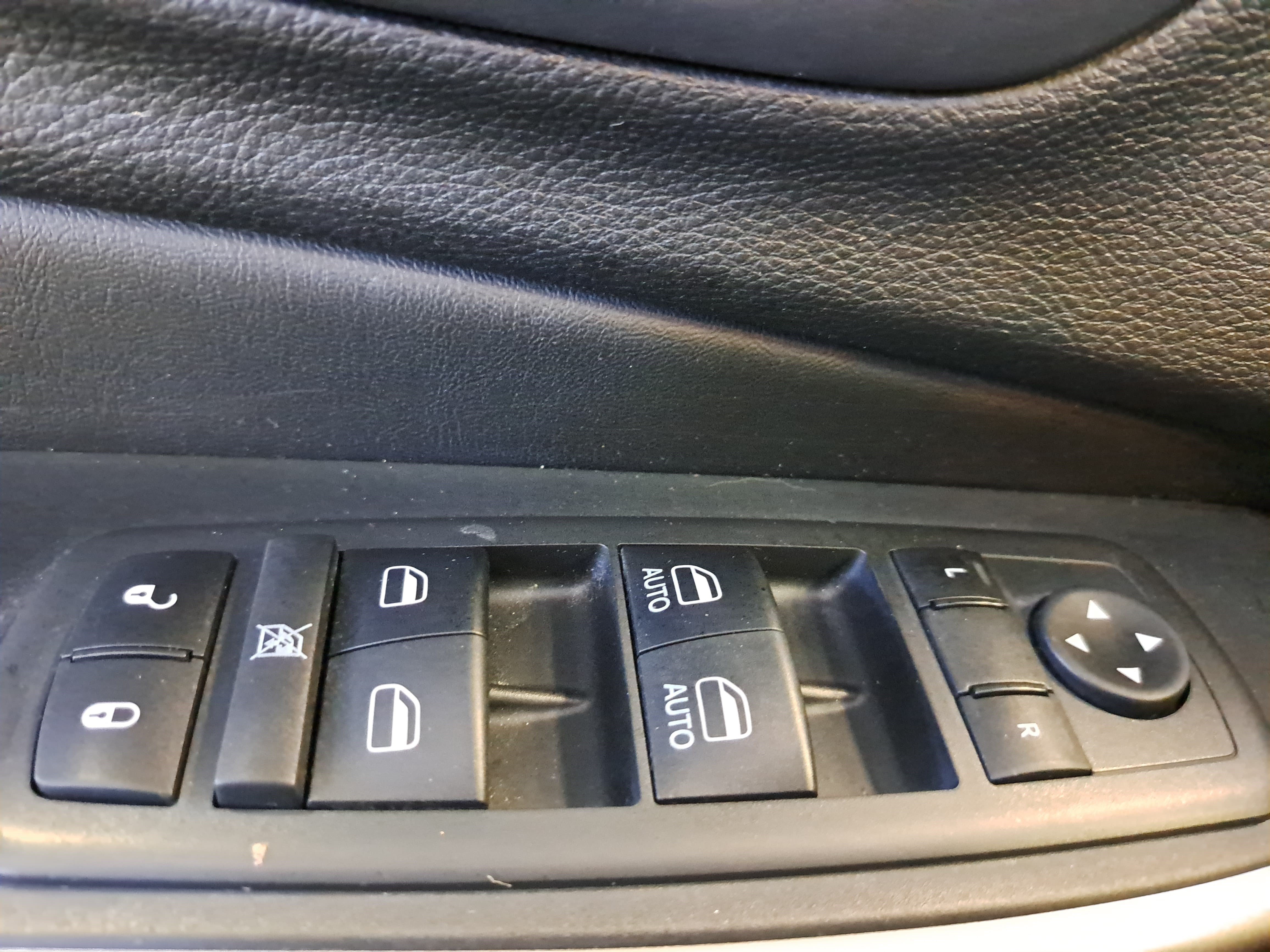 Used 2019 Jeep Cherokee Limited AWD/4WD image 26