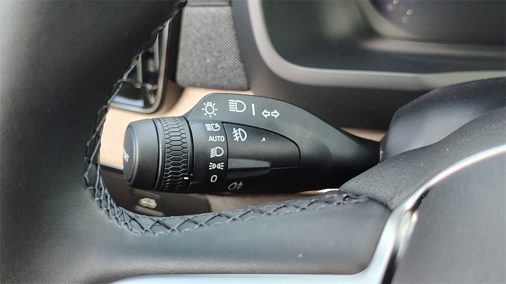 New 2026 Volvo XC90 B5 Core w/ Protection Package Premier image 18