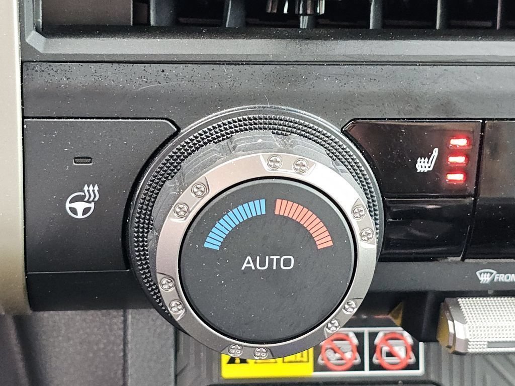 Used 2025 Toyota Tacoma SR5 AWD/4WD image 15